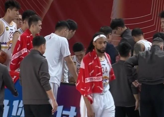 州赛后传来1喜2忧萨林杰与三号位存弊端！九游会j9登陆北控107-105击败广(图1)