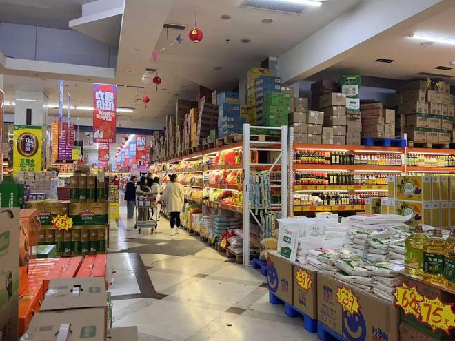 零售：三线+量贩零食店九游会J9经销商入局(图8)