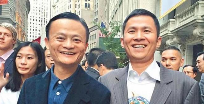 从李亚鹏手里买画12年后却让网红一剪为二带走j9九游会真人第一品牌浙江富豪花3000万(图3)